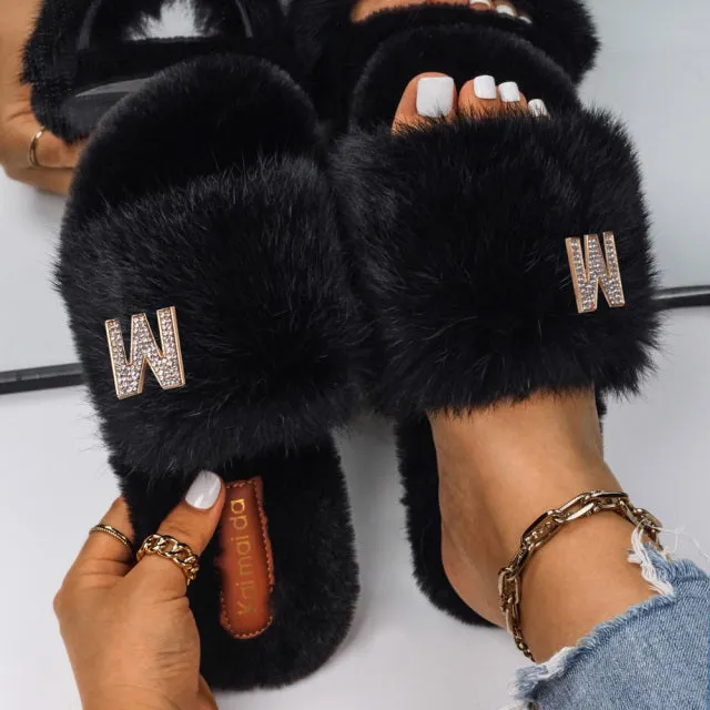 Yeknu Women&#39;s Slippers Fluffy Faux Fur Rhinestone Letter M Decor Slides Flat Sandals Cute Slippers Flip Flops Luxury Shoes