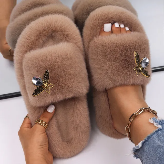 Yeknu Women&#39;s Slippers Fluffy Faux Fur Rhinestone Letter M Decor Slides Flat Sandals Cute Slippers Flip Flops Luxury Shoes