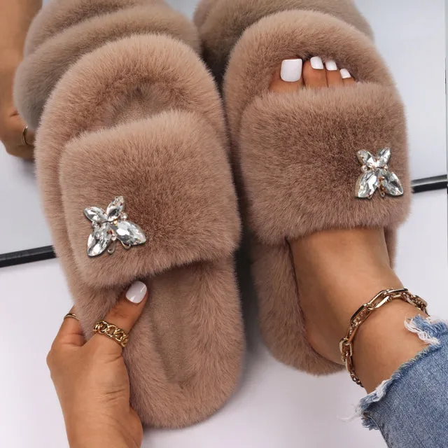 Yeknu Women&#39;s Slippers Fluffy Faux Fur Rhinestone Letter M Decor Slides Flat Sandals Cute Slippers Flip Flops Luxury Shoes