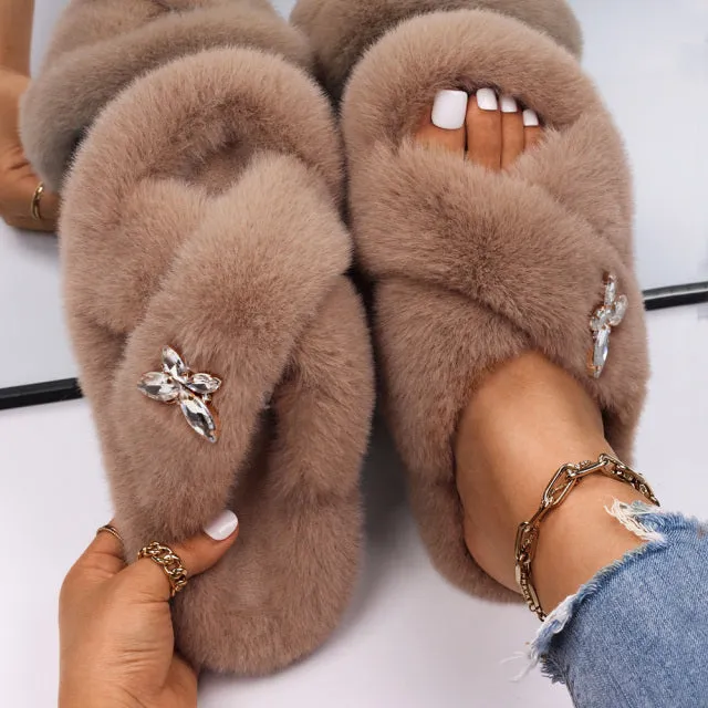 Yeknu Women&#39;s Slippers Fluffy Faux Fur Rhinestone Letter M Decor Slides Flat Sandals Cute Slippers Flip Flops Luxury Shoes