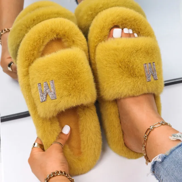 Yeknu Women&#39;s Slippers Fluffy Faux Fur Rhinestone Letter M Decor Slides Flat Sandals Cute Slippers Flip Flops Luxury Shoes