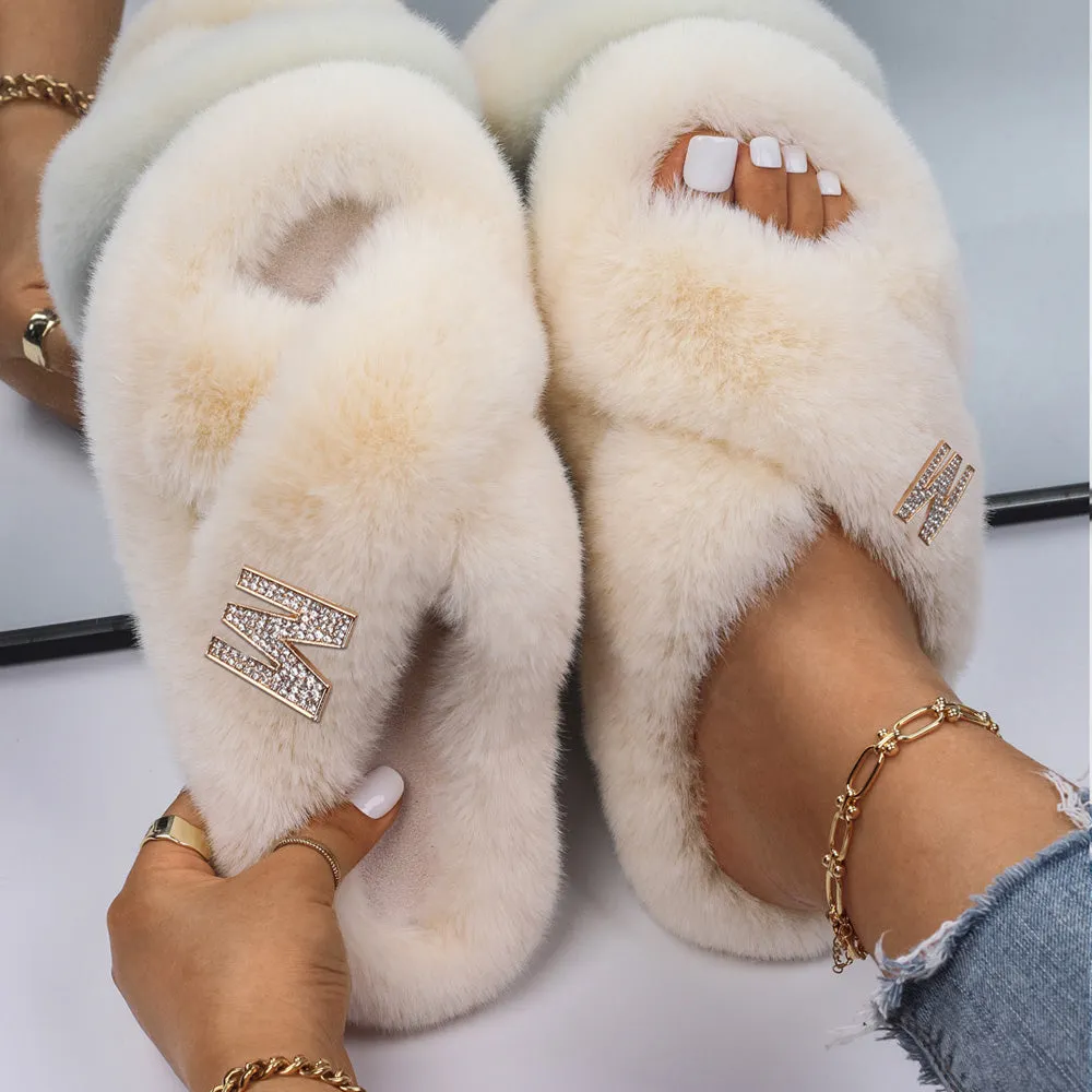 Yeknu Women&#39;s Slippers Fluffy Faux Fur Rhinestone Letter M Decor Slides Flat Sandals Cute Slippers Flip Flops Luxury Shoes