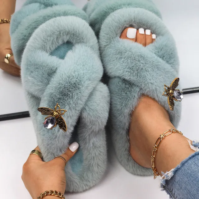 Yeknu Women&#39;s Slippers Fluffy Faux Fur Rhinestone Letter M Decor Slides Flat Sandals Cute Slippers Flip Flops Luxury Shoes